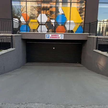 Arte - Free Parking Garage Apartment *